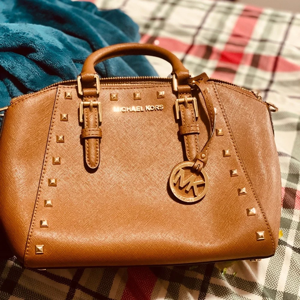 Selling lightly used handbag for $150 - Picture 1 of 3